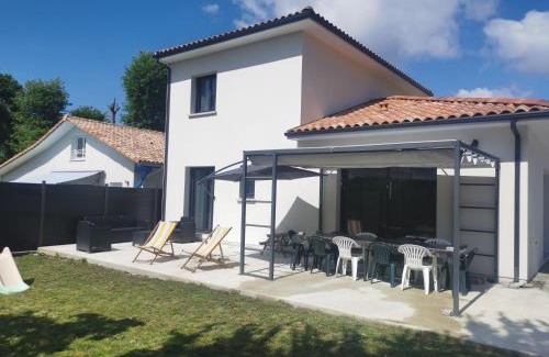 Andernos-les-Bains House | Family-Friendly Stay at Maison Familiale Andernos - 8.9/10