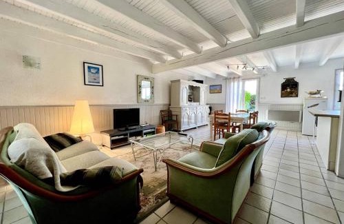 La Bree-les-Bains House | Family-Friendly Maison in La Brée-les-Bains Near Beach