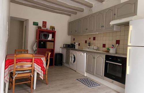 Nalliers House | Cozy Family Retreat: Your Gateway to Scenic Getaways!