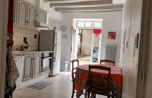Nalliers House | Cozy Family Retreat: Your Gateway to Scenic Getaways!
