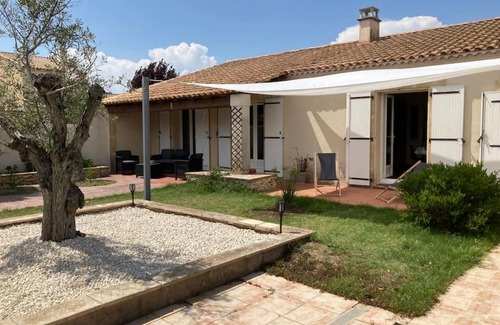 Aubord House | Family-Friendly Stay at Maison Uchaud with Kitchen Access