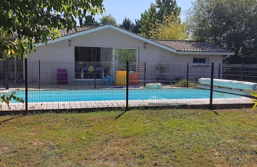 Le Barp House | Family-Friendly Escape with Pool near Bordeaux and Lakes