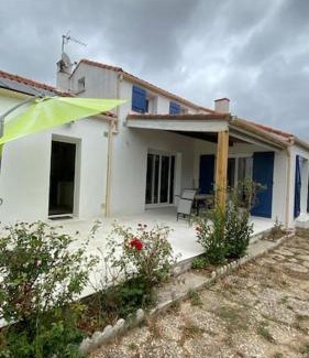 Corsept House | Family-Friendly Maison with Expansive Garden Retreat