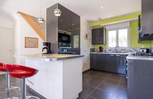Locmariaquer Villa | Family-Friendly Maison with Garden, Close to Beach & Shops