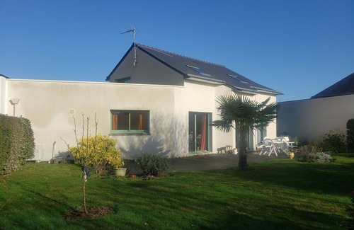 Lauzach House | Family Retreat with Large Garden, Minutes from the Beach
