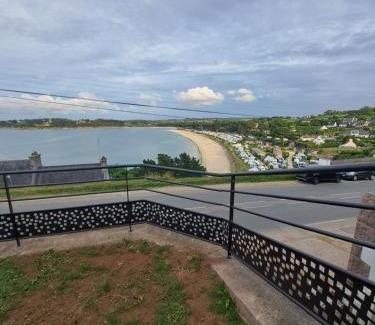 Locquirec House | Seaside Escape at Maison Familiale Locquirec - 10/10 Rated