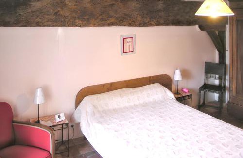 Braslou House | Peaceful Family Retreat Near Braslou with Garden Access