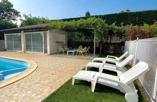 Ucel House | Elegant Maison avec Piscine in Scenic Ardèche - 4 Stars