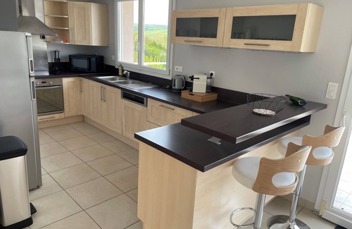 Baslieux-sous-Chatillon House | Inviting Maison D'hôtes: Perfect for Families and Pets