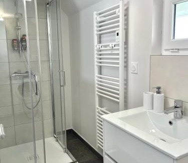 Enquin-sur-Baillons Apartment | Family-Friendly Maison: Guest Rated 9.1 for Comfort