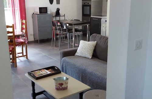 Saint-Aubin-de-Lanquais House | Serene Maison de Charme with Pool & Lake View Retreat