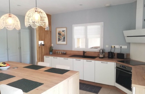 Saint-Hippolyte-du-Fort House | Modern Comfort at Maison: Panoramic Views & Family-Friendly