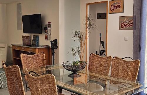 Sainte-Genevieve-les-Gasny House | Peaceful Retreat Near Monet's Gardens with Private Garden