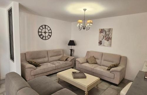 Sainte-Genevieve-les-Gasny House | Peaceful Retreat Near Monet's Gardens with Private Garden
