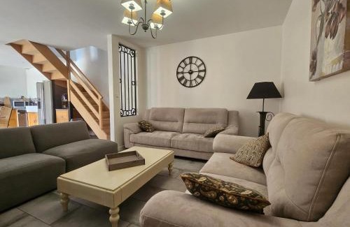 Sainte-Genevieve-les-Gasny House | Peaceful Retreat Near Monet's Gardens with Private Garden