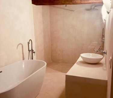 Champniers-et-Reillac Bed & Breakfast | Guest Rated 10/10 at Maison G.H. – Pet and Child Friendly Stay