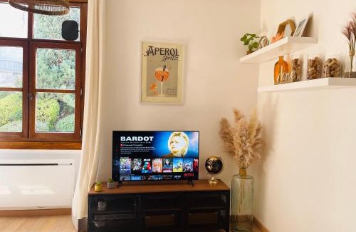 Albertville Apartment | Discover Maison Gabriel: Family-Friendly Stay in Cité Médiévale