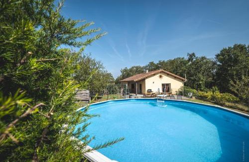 Beauvais-sur-Tescou House | Enjoy Family Fun at Maison Galine with Pool & Play Area