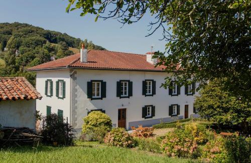 Hasparren House | Peaceful Maison Gamboia: Oceanfront Stay with Garden