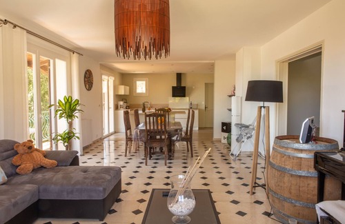 Pignan House | Maison garrigue calme, confort, terrasse, exposition sud avec ombre, jardin