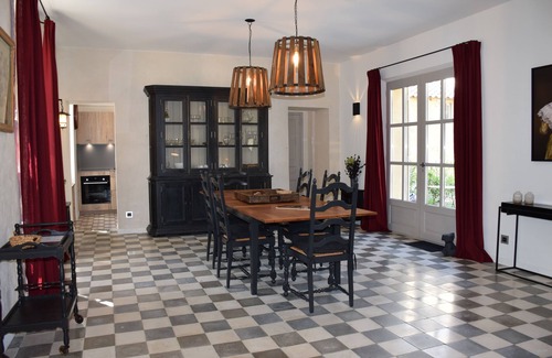 Mouries House | Enjoy Poolside Comfort at Maison Gasparine for 6 Guests