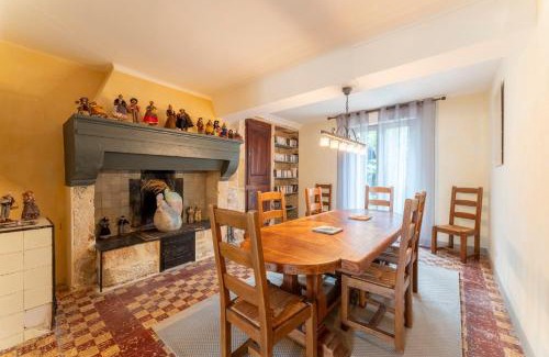 Manduel House | Elegant Maison Gisèle in Manduel - Family-Friendly Retreat