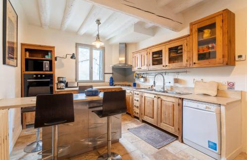 Manduel House | Elegant Maison Gisèle in Manduel - Family-Friendly Retreat