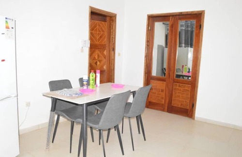 Lome House | Maison Gloryphil dans le secteur d'Amadahome, à 20 minute de l'aéroport de Lomé.