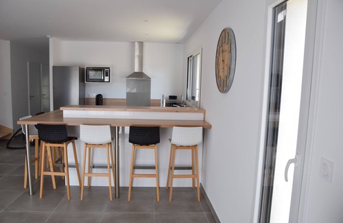 Lunel House | Discover Maison Grenadier: Private Jacuzzi & Ocean Views