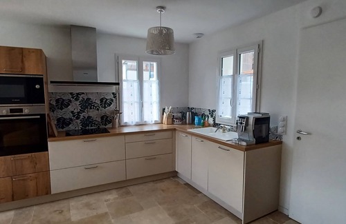 Saint-Trojan-les-Bains Villa | Serene Maison Haut de Gamme: Ocean Views & Pet-Friendly Stays