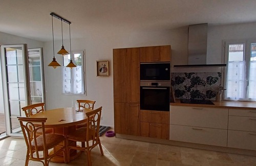 Saint-Trojan-les-Bains Villa | Serene Maison Haut de Gamme: Ocean Views & Pet-Friendly Stays