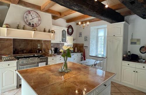 Limerzel House | Maison historique avec jardin secret à Limerzel