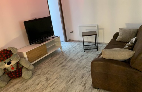 Aouste-sur-Sye House | Cozy Retreat with Private Indoor Sauna & Pet-Friendly Stay