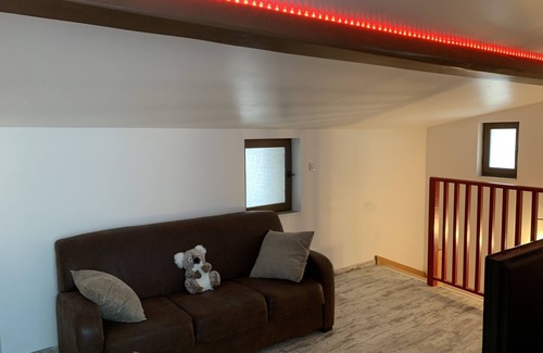 Aouste-sur-Sye House | Cozy Retreat with Private Indoor Sauna & Pet-Friendly Stay