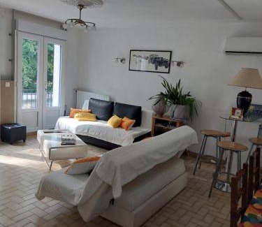 Poce-sur-Cisse House | Relaxing Getaway Near Châteaux and Amboise with Garden