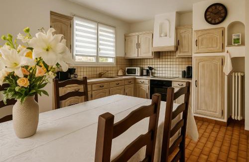 Poce-sur-Cisse House | Relaxing Getaway Near Châteaux and Amboise with Garden