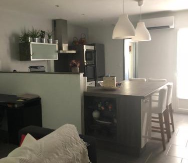 Uzes House | Convenient Stay: Walk to City Center, Family-Friendly Amenities