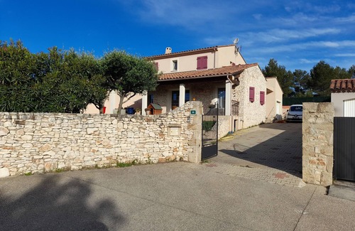 Santa Cruz House | Inviting Maison Individuelle Near Nîmes with Private Pool
