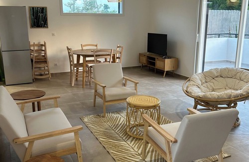 Ghisonaccia House | Family Home Steps from the Beach with Spa & Breakfast