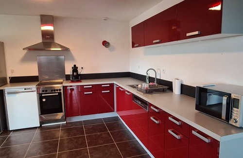 Samer House | Comfortable Family Retreat for 7 in Samer with Ocean View