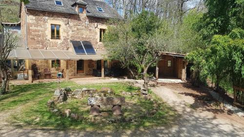 Valady House | Secluded Vineyard Retreat: Pet & Child Friendly Stay