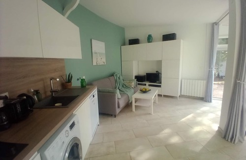 Torreilles-Plage House | Guest Rated 9.8: Maison Jardin with Oceanfront Views