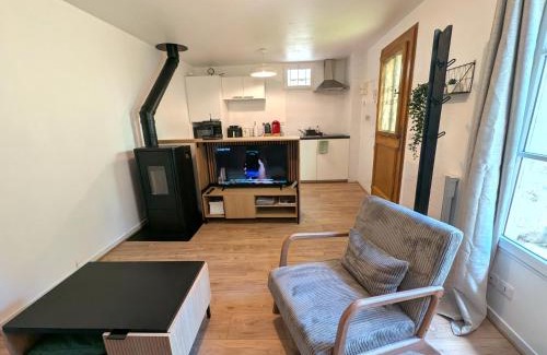Meaux Apartment | Cozy Maison & Jardin Near Disney in Val d'Europe, Paris