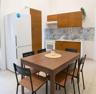 Quartieri Spagnoli Apartment | Elegant Maison Julie: 4-Star Stay with Breakfast Included