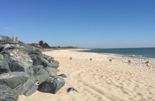La Couarde-sur-Mer Bed & Breakfast | Family-Friendly Getaway at Maison La Couarde with Pool