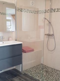 Port-Mort House | Serene Maison La Plage in a Tranquil Green Setting