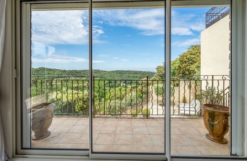 La Roque-sur-Pernes House | Maison La Roque: Poolside Retreat with Amazing Views