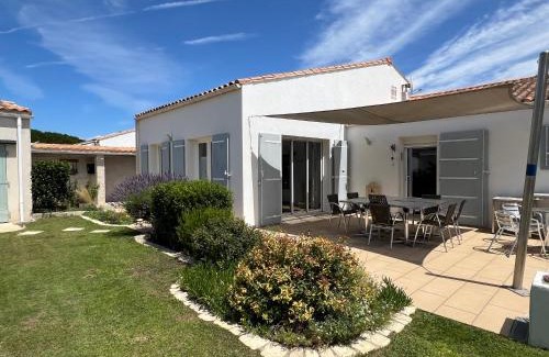 Le Bois-Plage-en-Re House | Maison La Rabouillère avec jardin arboré