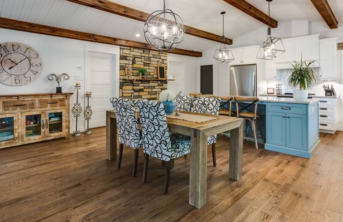 Memphremagog Regional County Municipality House | Discover Maison La Zénitude: Spa & Family-Friendly Retreat