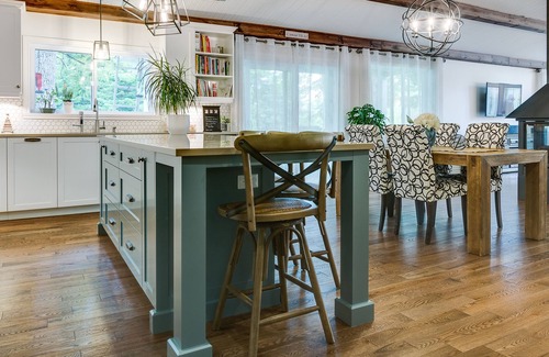 Memphremagog Regional County Municipality House | Discover Maison La Zénitude: Spa & Family-Friendly Retreat